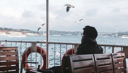 YY易游体育官网-完美配合：球队一体作战，夺得了令人瞩目的胜利！