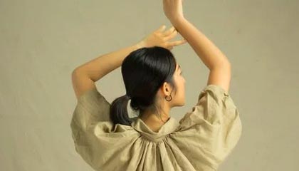 YY易游体育官网-完美配合：球队一体作战，夺得了令人瞩目的胜利！